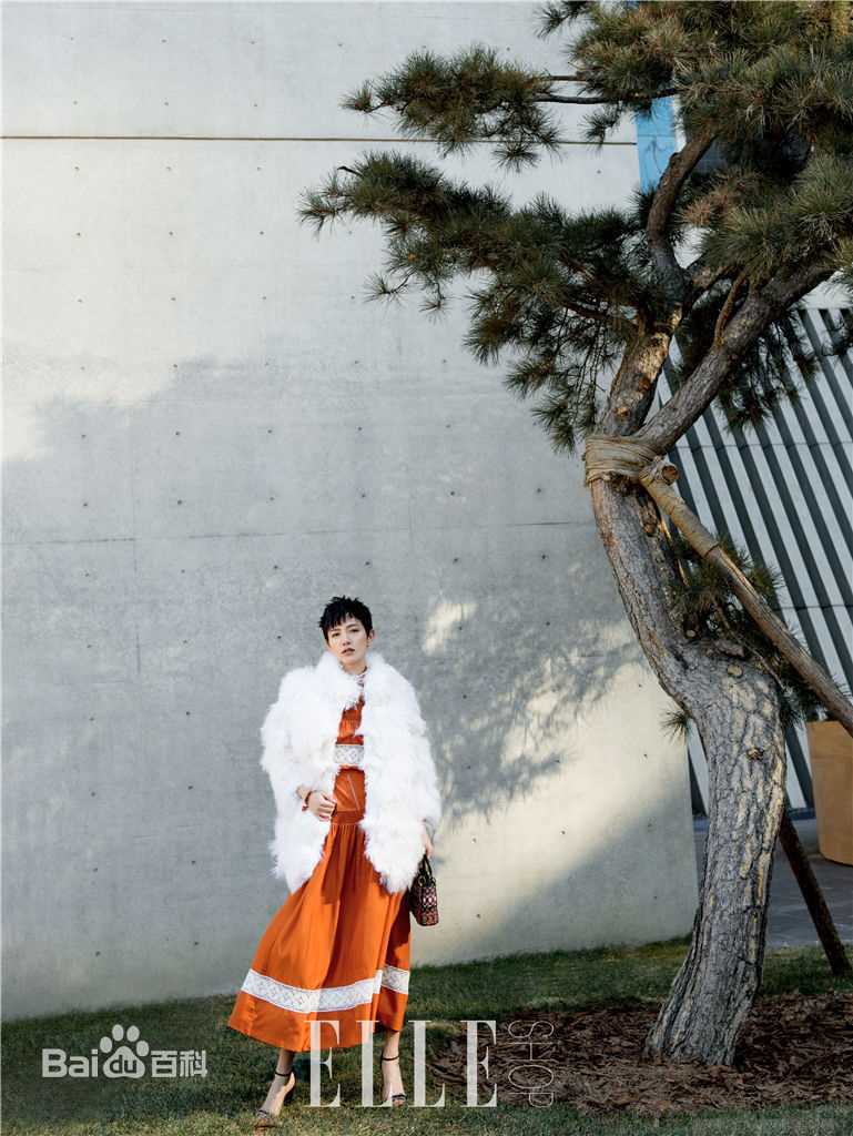 李晓峰2018风格大片 造型独特性感图片图集