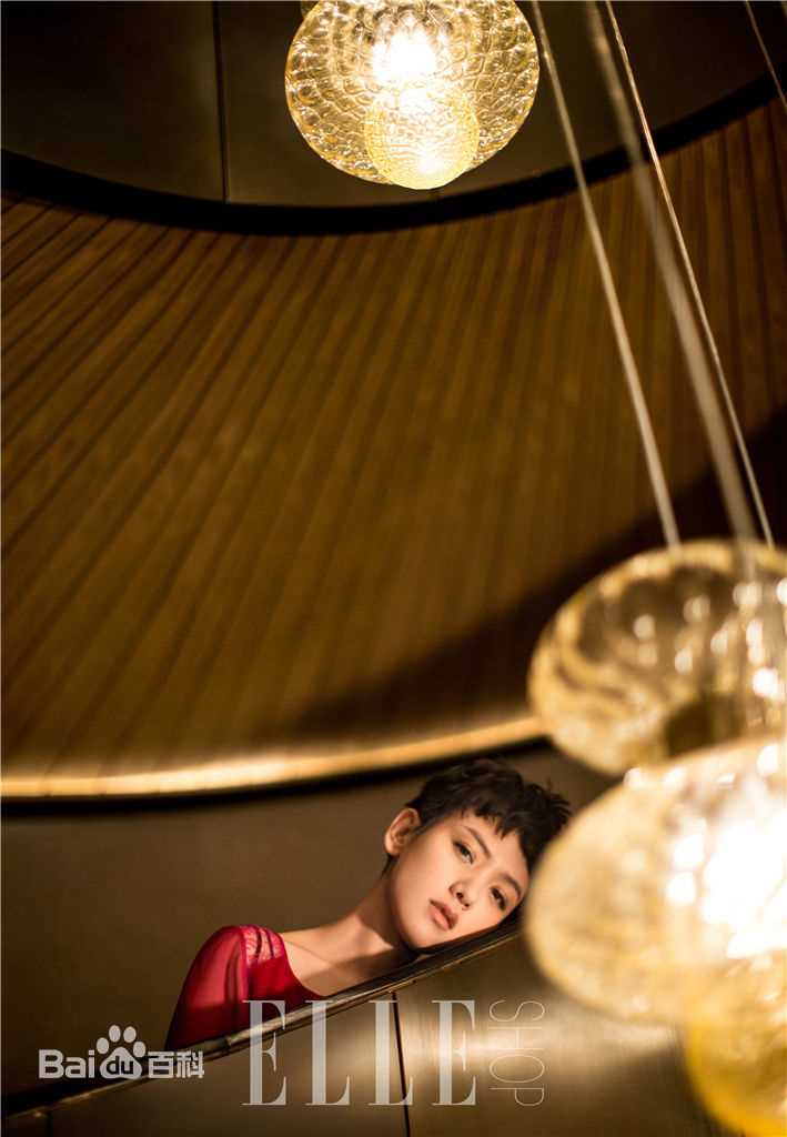 李晓峰2018风格大片 造型独特性感图片图集