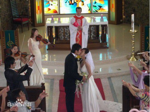 岳翎(LEEN (YUE LING）)2005年《爱恋狂潮）剧照