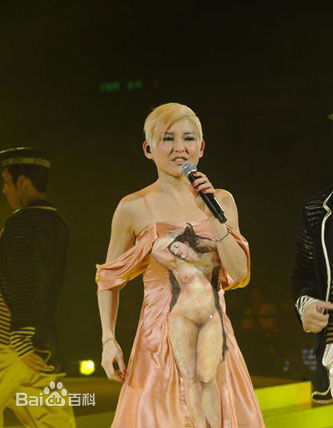 刘美君(Prudence Liew)舞台演绎照前后照片