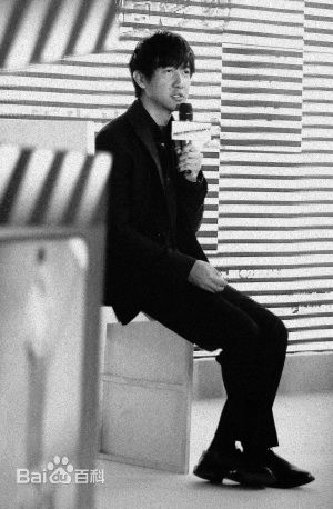 鄢颇导演图片图册