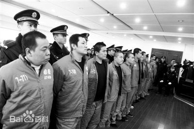 鄢颇遇袭素颜照相册