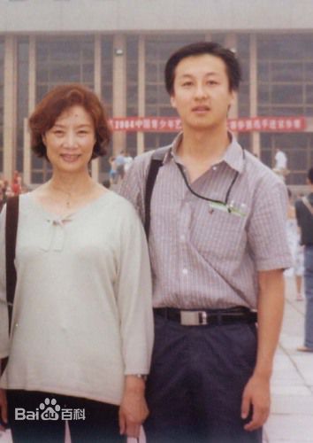 吕中出席活动生活照相册