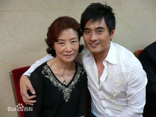 吕中出席活动生活照相册