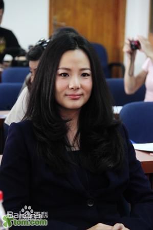 咏梅积极参与公益慈善事业素颜照相册