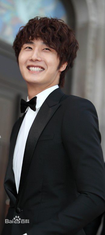 丁一宇(JungilWoo)参加百想艺术大赏图片图集