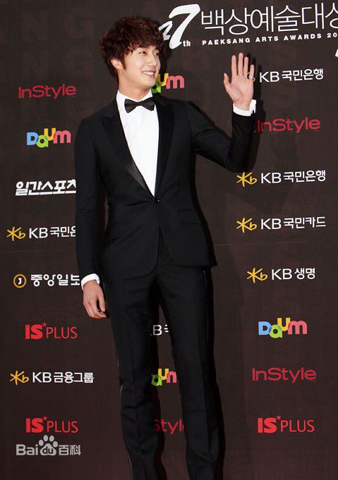 丁一宇(JungilWoo)参加百想艺术大赏图片图集