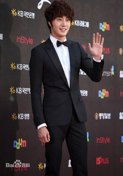 丁一宇(JungilWoo)参加百想艺术大赏图片图集