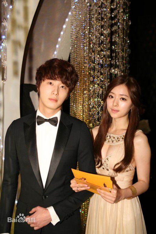 丁一宇(JungilWoo)参加百想艺术大赏图片图集