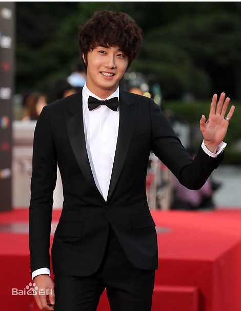 丁一宇(JungilWoo)参加百想艺术大赏图片图集