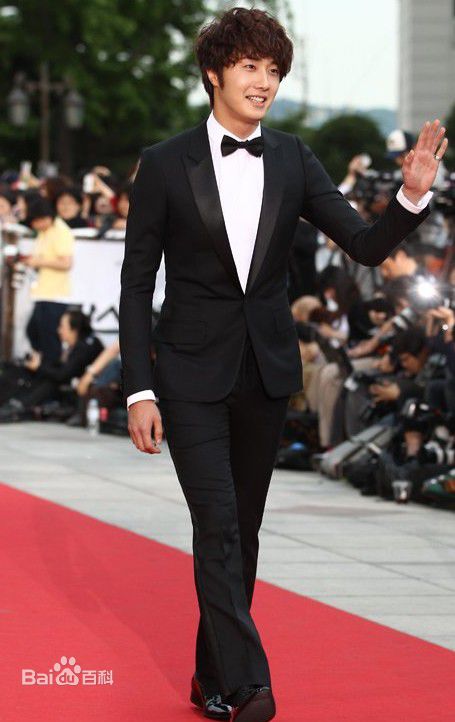 丁一宇(JungilWoo)参加百想艺术大赏图片图集