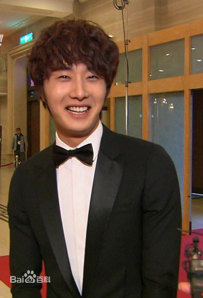 丁一宇(JungilWoo)参加百想艺术大赏图片图集