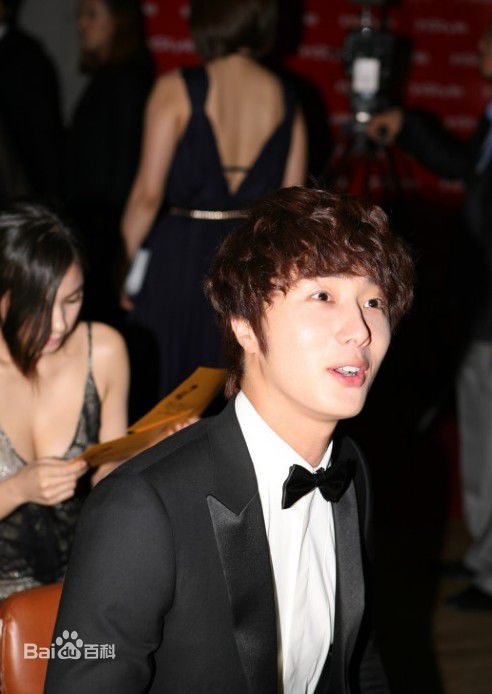 丁一宇(JungilWoo)参加百想艺术大赏图片图集