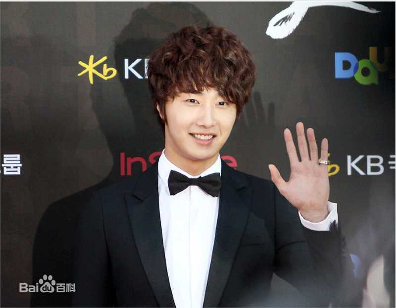 丁一宇(JungilWoo)参加百想艺术大赏图片图集