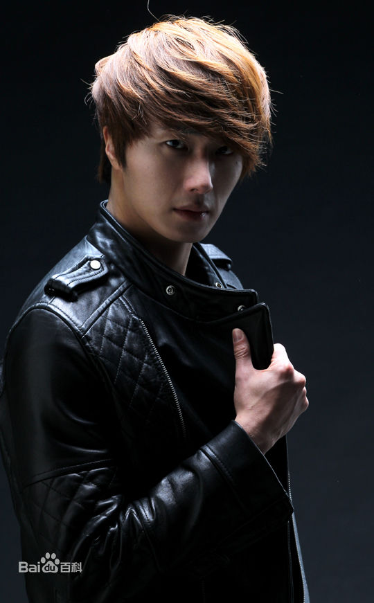 丁一宇(JungilWoo)笑靥如花性感图片壁纸