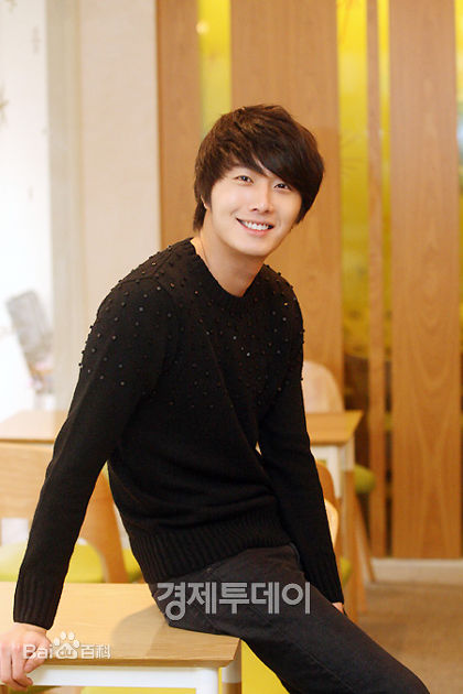 丁一宇(JungilWoo)笑靥如花性感图片壁纸