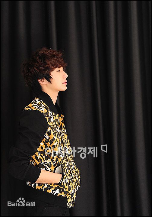 丁一宇(JungilWoo)笑靥如花性感图片壁纸