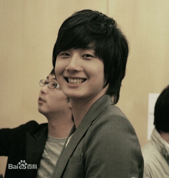 丁一宇(JungilWoo)允浩素颜照相册