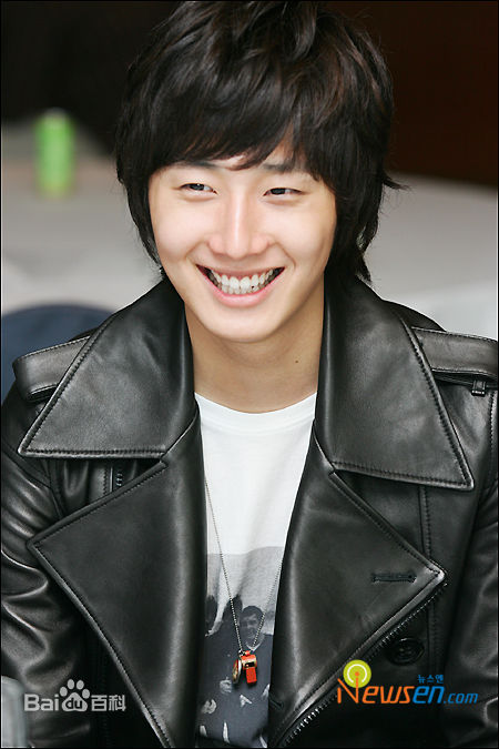 丁一宇(JungilWoo)允浩素颜照相册