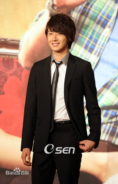 丁一宇(JungilWoo)泰伦xi生活照