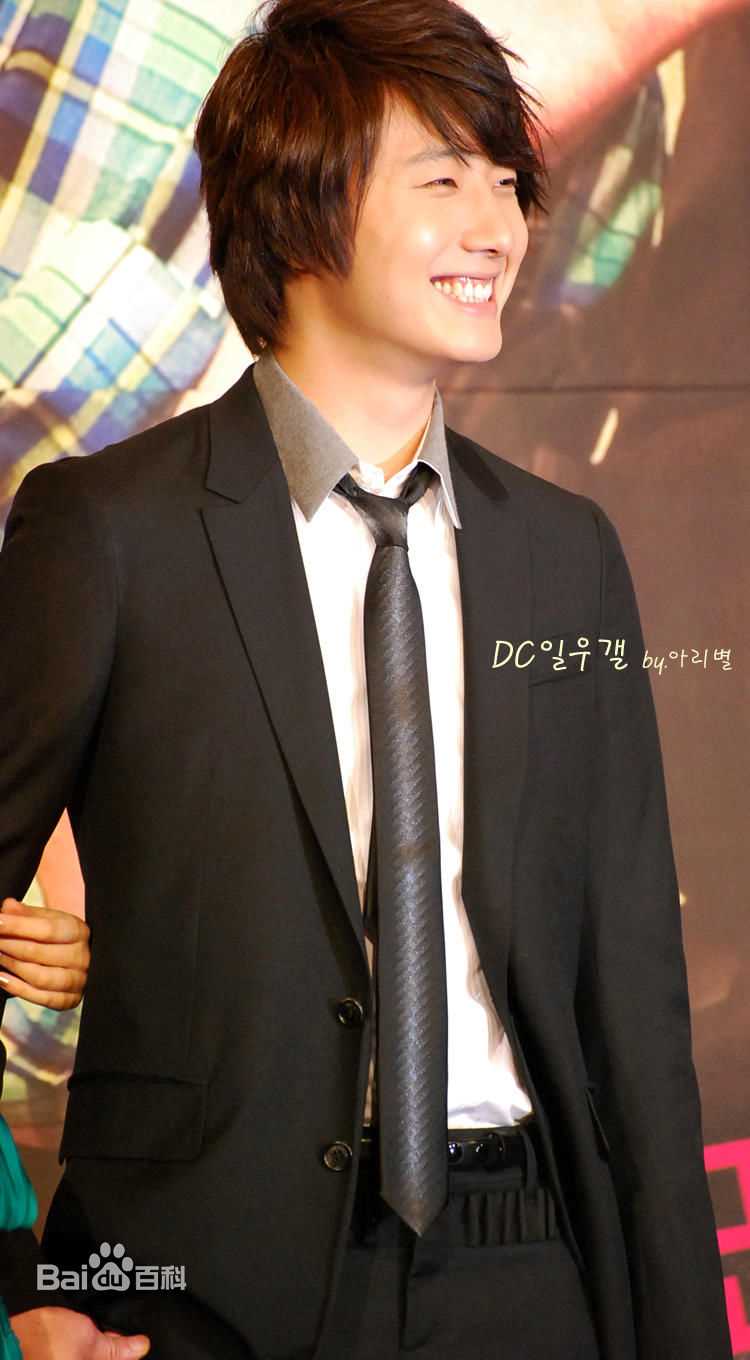 丁一宇(JungilWoo)泰伦xi生活照