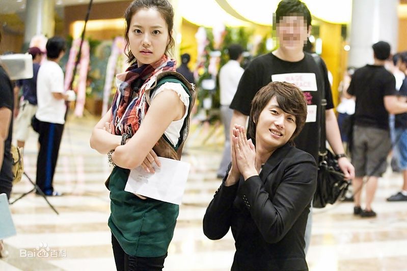 丁一宇(JungilWoo)泰伦xi生活照