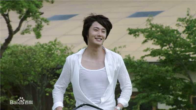 丁一宇(JungilWoo)泰伦xi生活照