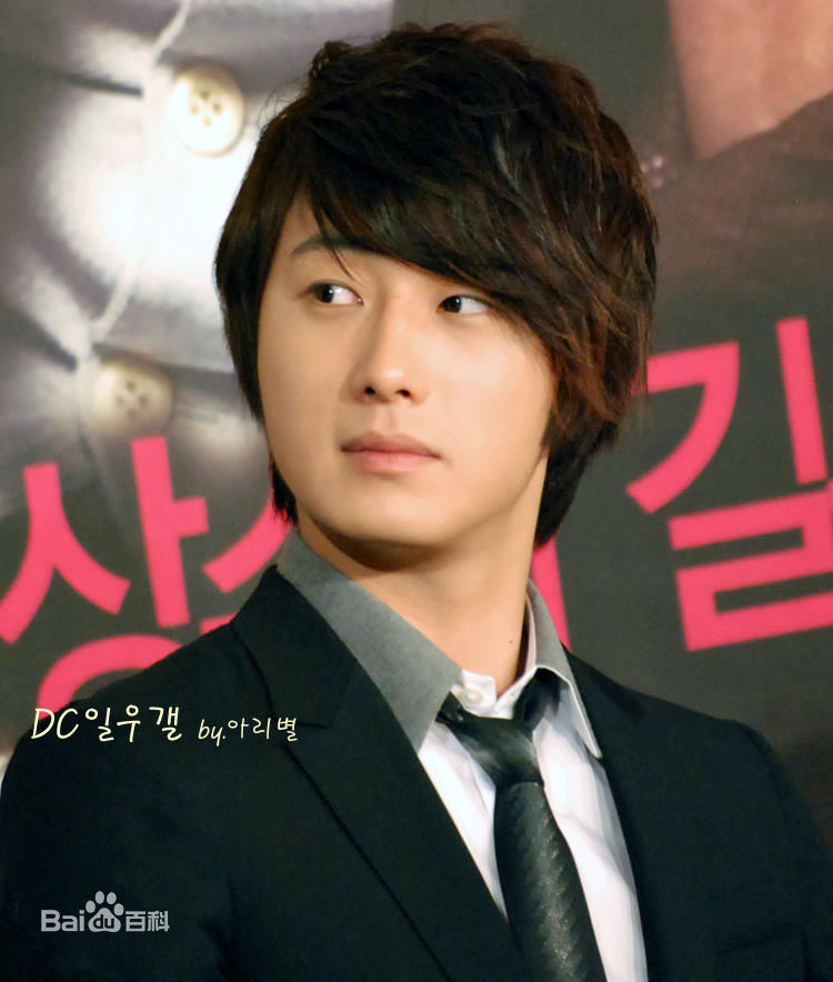 丁一宇(JungilWoo)泰伦xi生活照