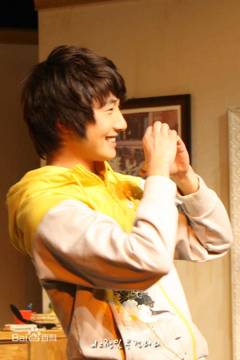 丁一宇(JungilWoo)话剧图片图集