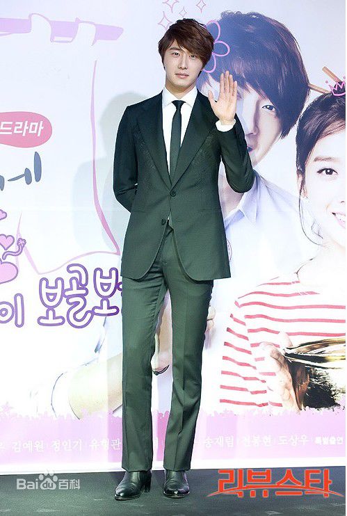 最全丁一宇(JungilWoo)在《花美男拉面馆》试映会中的壁纸