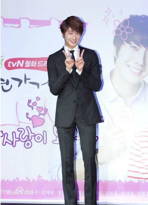 最全丁一宇(JungilWoo)在《花美男拉面馆》试映会中的壁纸