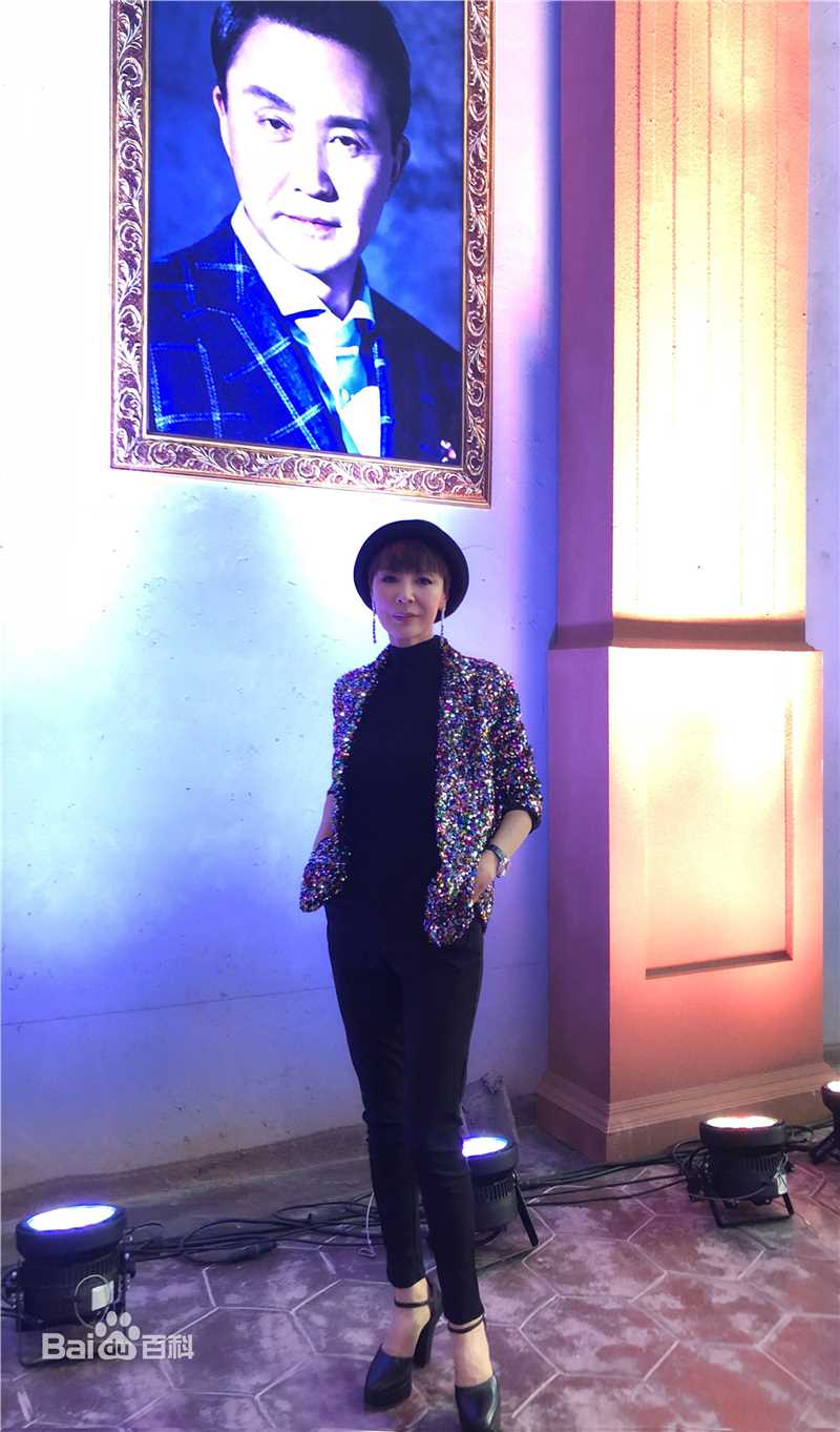 岳秀清获奖现场性感图片图集