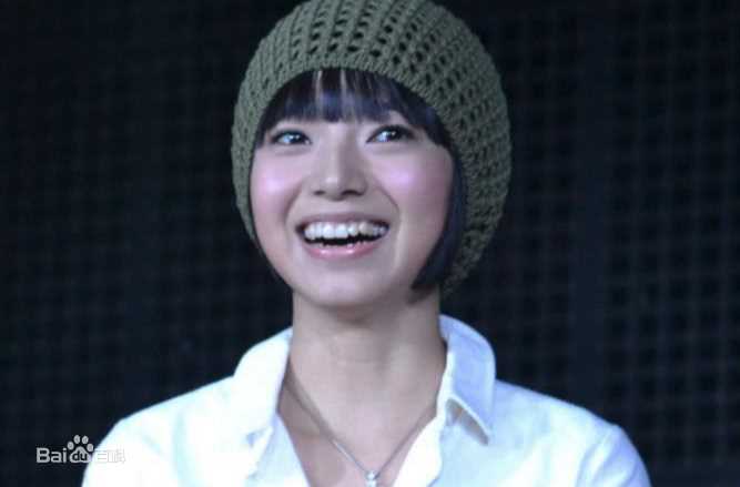 最新周颖性感图片