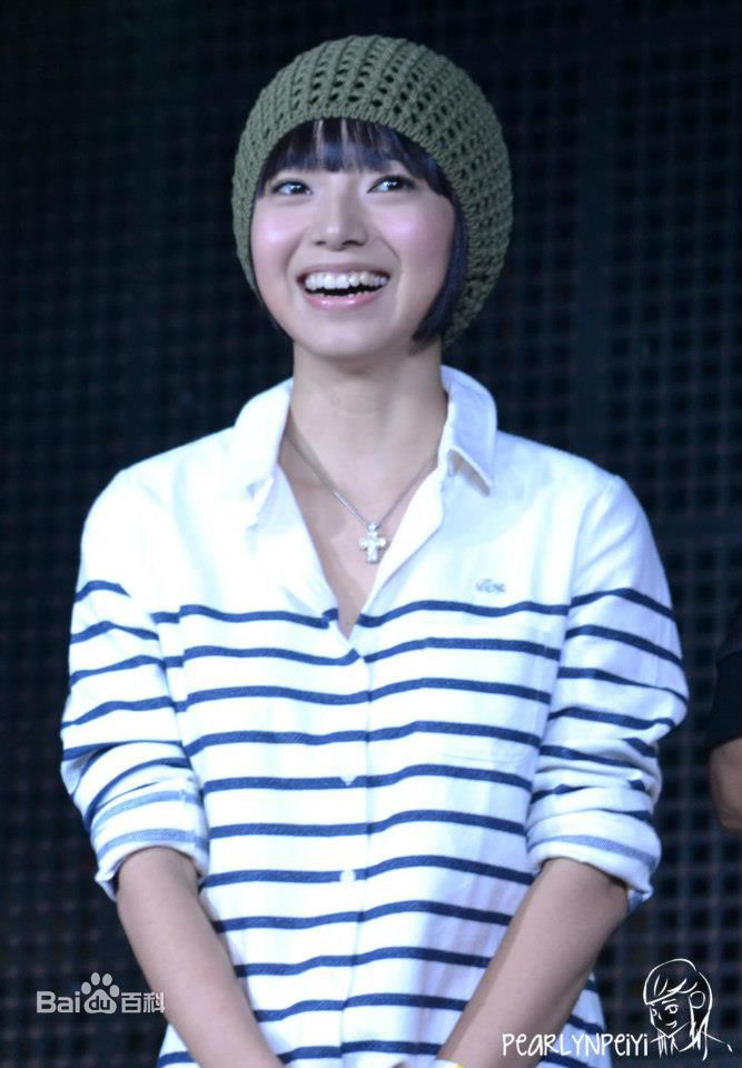 最新周颖性感图片