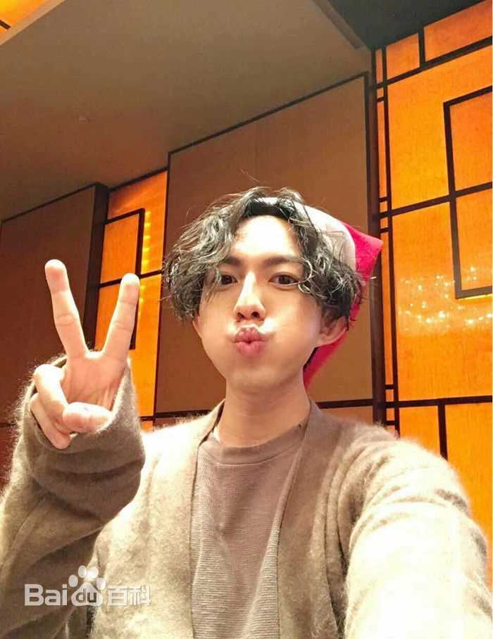 林宥嘉(Yoga Lin)生活照前后照片