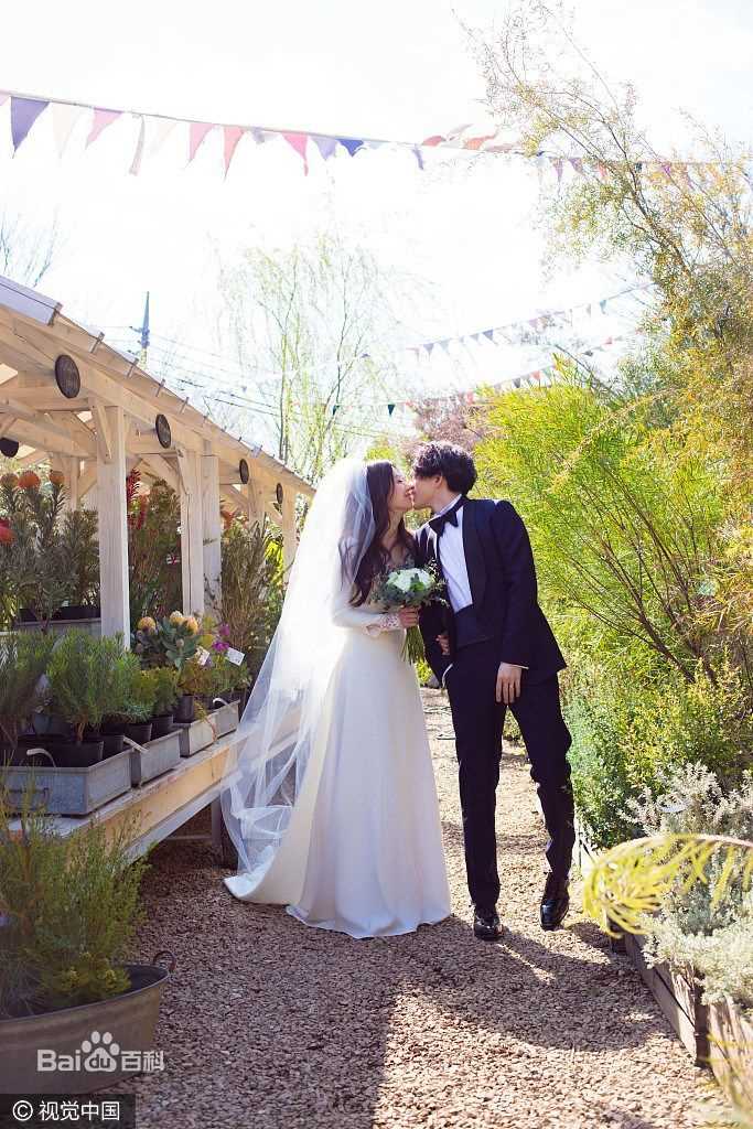 林宥嘉(Yoga Lin)、丁文琪婚纱照图片图集