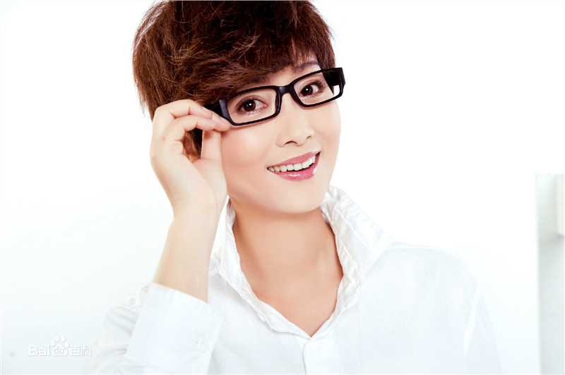 蒋林静(Jiang Linjing)现代造型素颜照壁纸