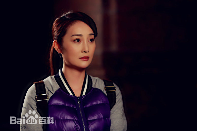 蒋林静(Jiang Linjing)现代造型素颜照壁纸