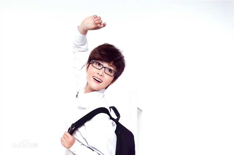 蒋林静(Jiang Linjing)现代造型素颜照壁纸