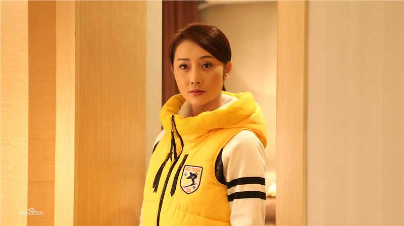 蒋林静(Jiang Linjing)现代造型素颜照壁纸