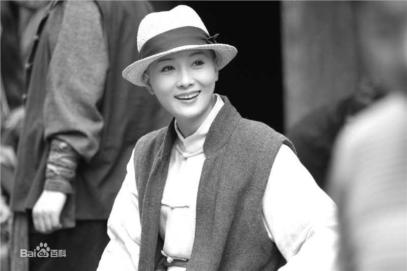 蒋林静(Jiang Linjing)年代造型前后照片