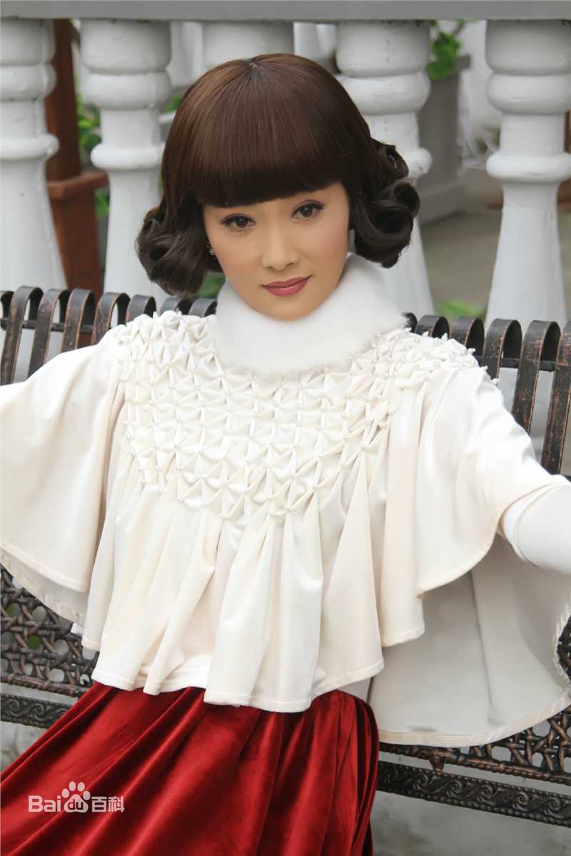 蒋林静(Jiang Linjing)年代造型前后照片