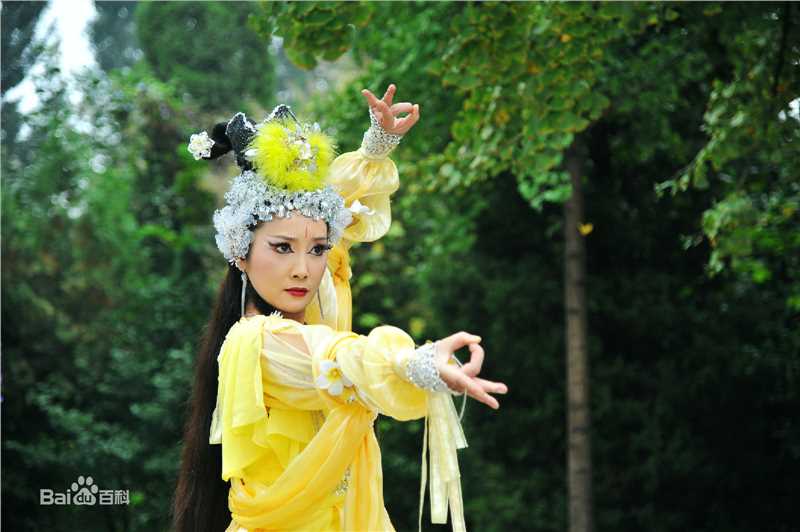 蒋林静(Jiang Linjing)古装造型前后照片