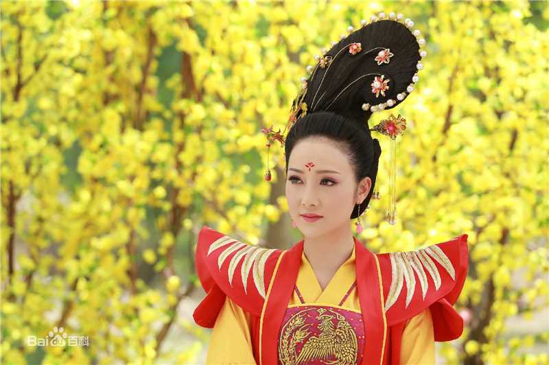 蒋林静(Jiang Linjing)古装造型前后照片