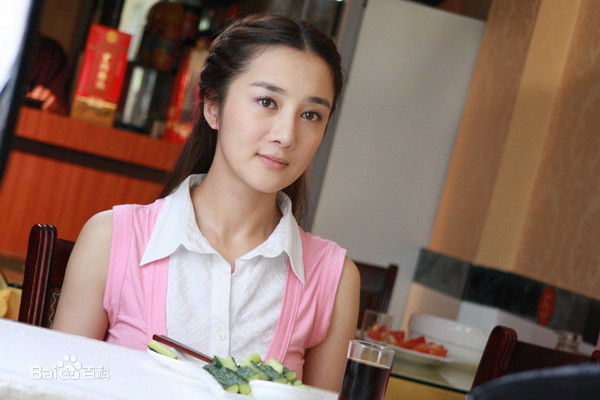 最新李依晓(Yixiao Li)在《独家披露》沈红叶中的图集