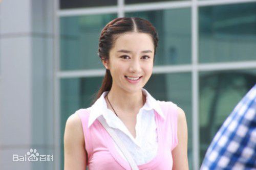 最新李依晓(Yixiao Li)在《独家披露》沈红叶中的图集