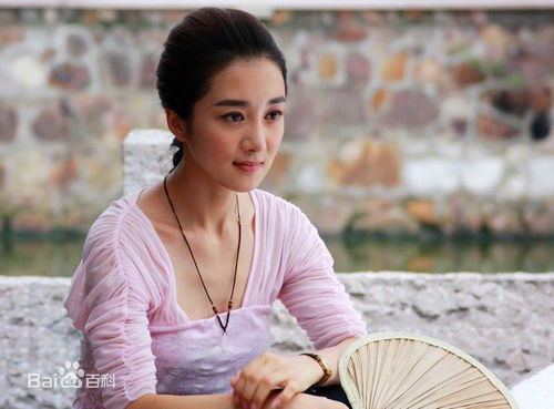 最新李依晓(Yixiao Li)在《独家披露》沈红叶中的图集