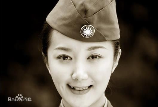 高清李依晓(Yixiao Li)在《纸醉金迷》女军官中的图集