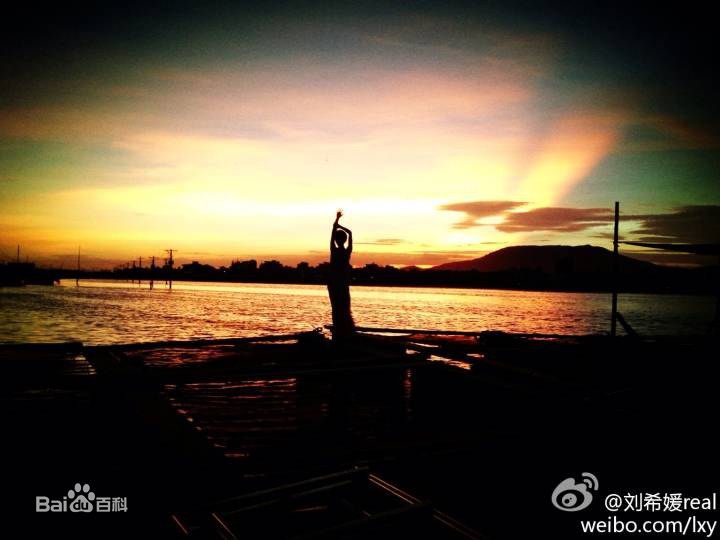 刘希媛(Real)生活照壁纸壁纸