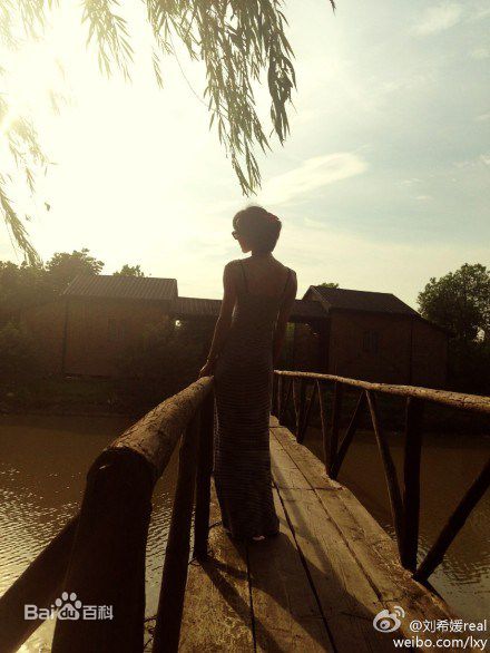 刘希媛(Real)生活照壁纸壁纸